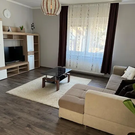 Zsike Vendeghaz Apartamento Tolna
