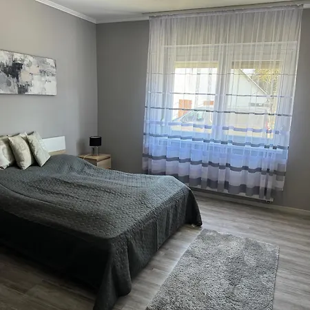 Zsike Vendeghaz * Tolna