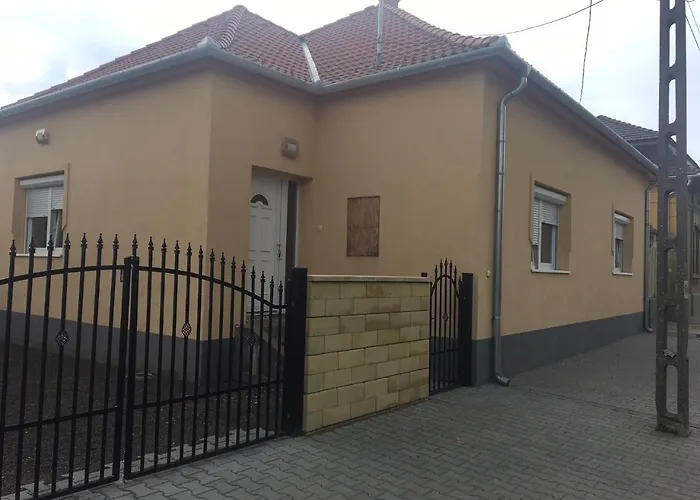 Zsike Vendeghaz Apartament *